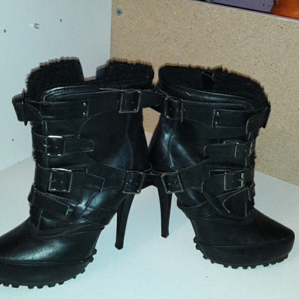 Heels - Picture 2 of 4